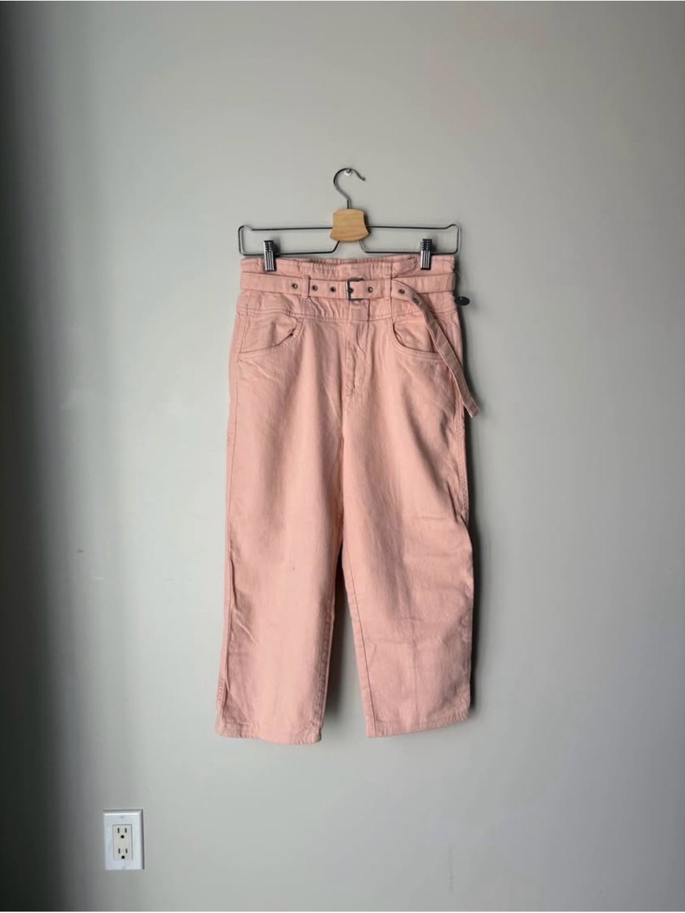 Women’s Gap Pink Capri Pants with Belt